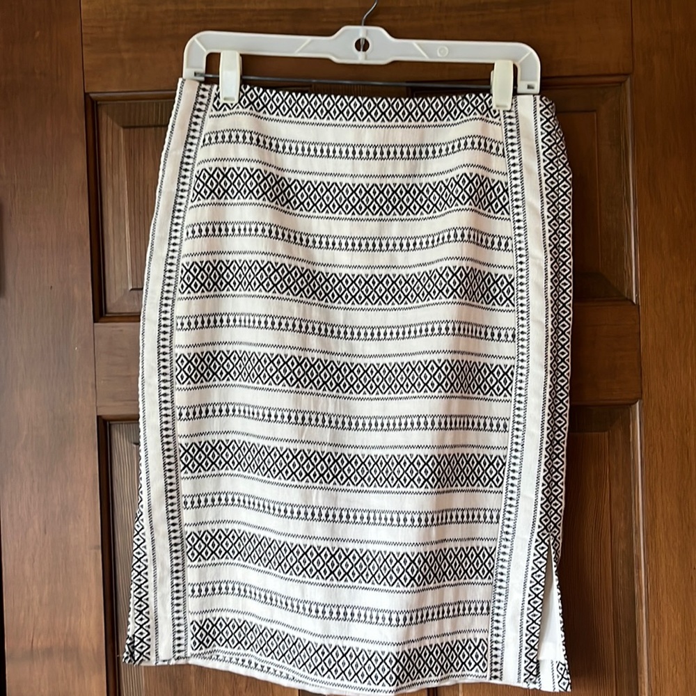 Loft skirt- Unique!